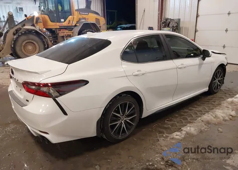 2024 Toyota Camry Se z USA, uszkodzony, nr VIN 4T1G11AK1RU219570